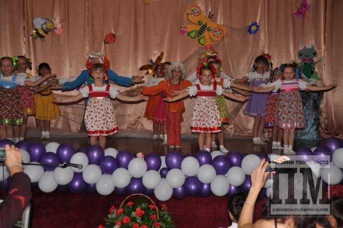У Мукачеві відбулася святкова шоу-програма "Дитинство в сонячних долонях" (ФОТОРЕПОРТАЖ) – 26