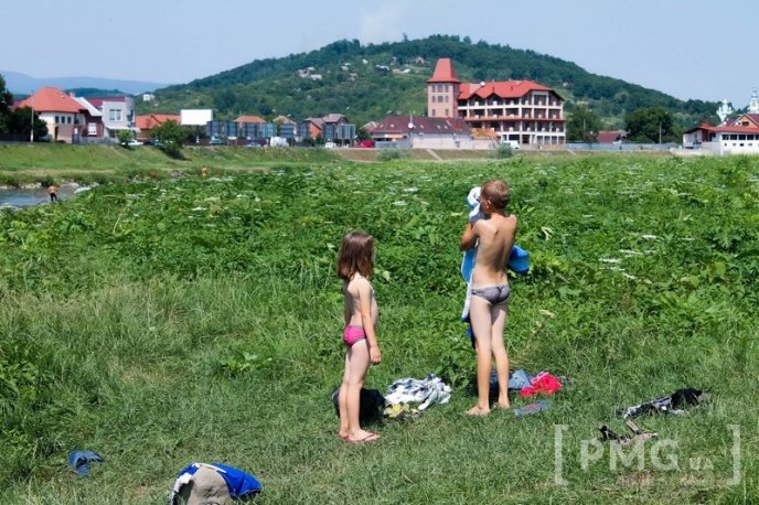 Рятуючись від спеки, мукачівці окупували Латорицю – 19