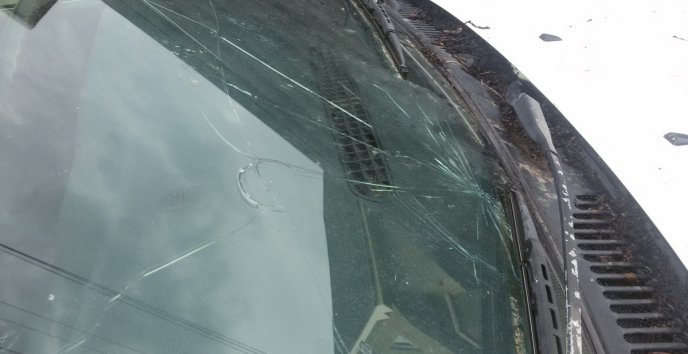 Побиті дахи будинків, вікна, автомобілі: негоду на Виноградівщині вже назвали "катастрофічною" – 03 Побиті дахи будинків, вікна, автомобілі: негоду на Виноградівщині вже назвали "катастрофічною" – 03