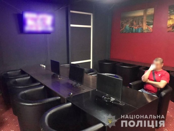 У кілька закладів Ужгорода і Мукачева навідалась поліція – 05 У кілька закладів Ужгорода і Мукачева навідалась поліція – 05