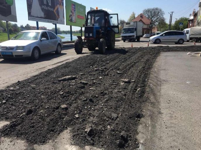 У Мукачеві розпочали поточний ремонт одного з перехресть – 03