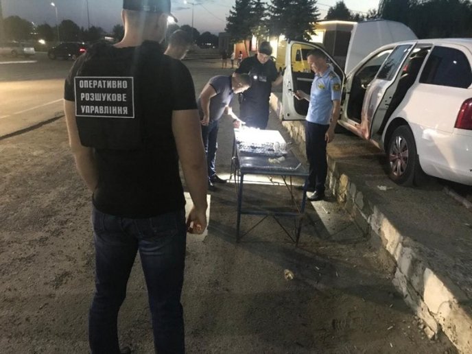 На КПП «Лужанка» виявили партію нарковмісних медпрепаратів на суму майже 1,4 мільйони – 03