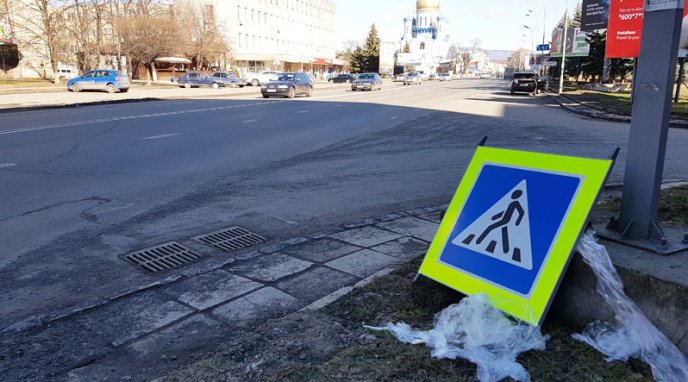 «Перехід смерті» в Ужгороді обладнано додатковим освітленням та знаками – 02