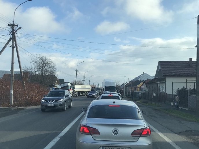 Внаслідок ДТП у Ракошині на трасі Київ-Чоп утворились кілометрові затори – 02