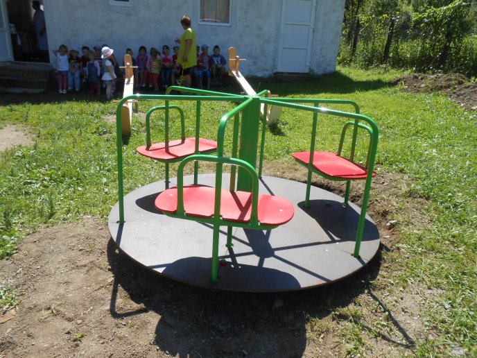 У селі Розтоки встановили новий майданчик для дитсадка  – 05 У селі Розтоки встановили новий майданчик для дитсадка  – 05