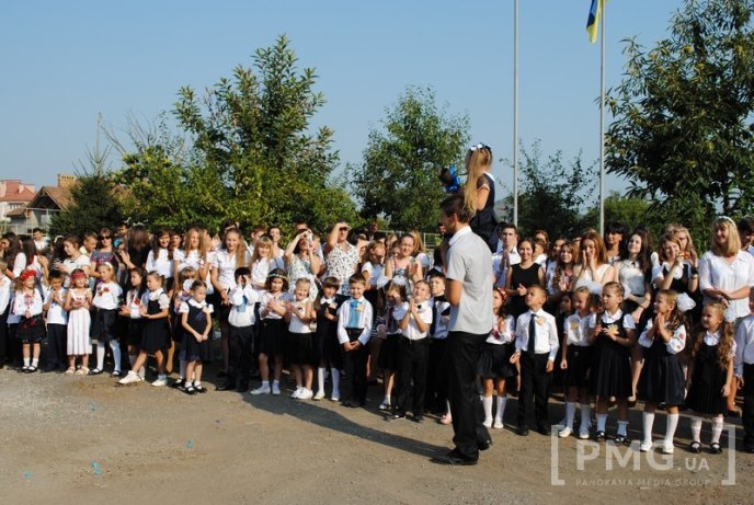 Мукачівська ЗОШ №4 патріотично відсвяткувала День знань – 26