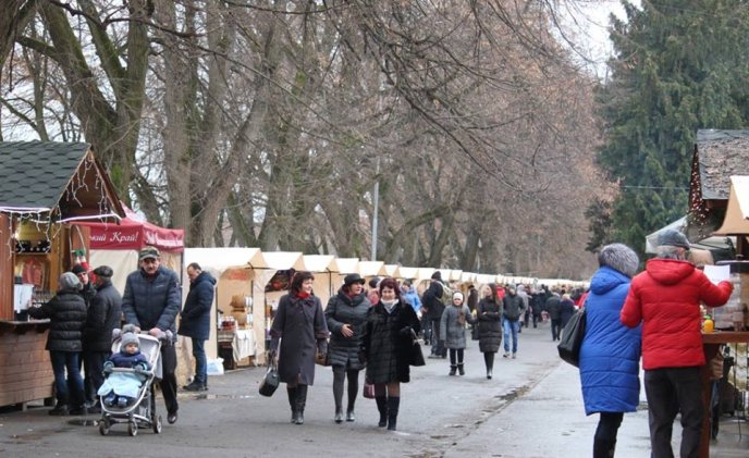 В Ужгороді триває міжнародний гастрономічний та колядницький фестиваль «Василля» – 06