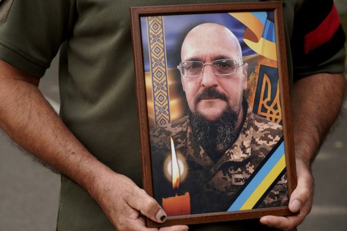 Поховали 51-річного захисника, який загинув у бою за Україну – 02