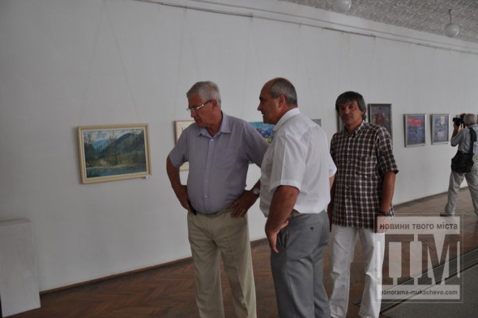 У Мукачеві відкрилась виставка картин до Дня Незалежності України (ФОТОРЕПОРТАЖ) – 12