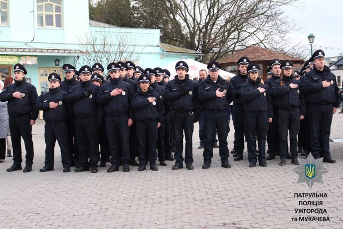 В Ужгороді відзначили першу річницю створення патрульної поліції – 05