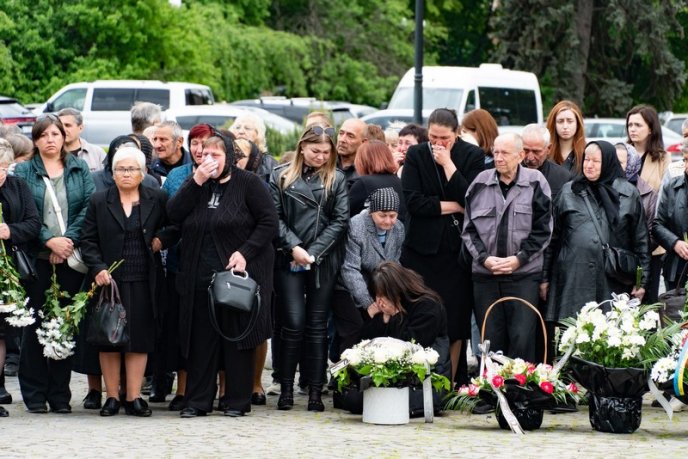 Залишилися дружина і троє дітей: на Закарпатті поховали військового – 05