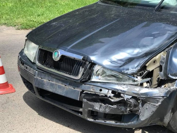 В Ужгороді ДТП: водій на "Шкоді" збив мотоцикліста – 01