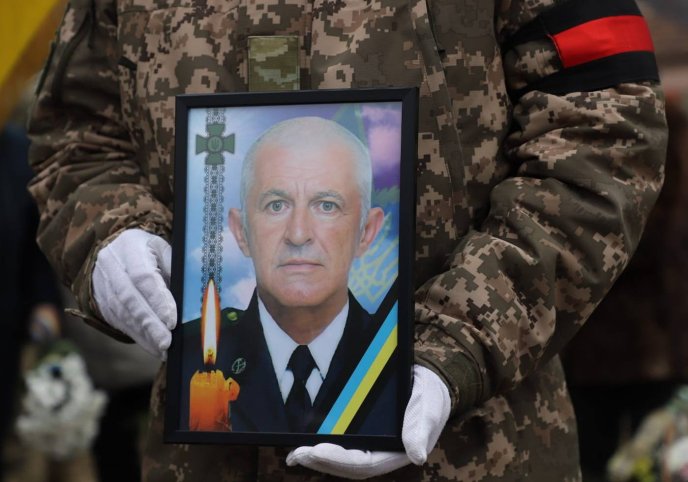 Без батька лишилися шестеро синів та донька: в області в останню путь провели полеглого воїна – 01