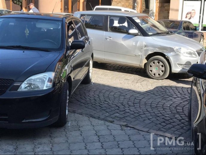 У центральній частині Мукачева сталася аварія – 03