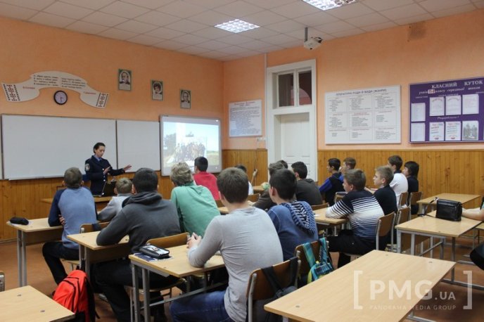 У Мукачівській ЗОШ №4 відбулась перша лекція в рамках проекту “Школа змін” – 16 У Мукачівській ЗОШ №4 відбулась перша лекція в рамках проекту “Школа змін” – 16