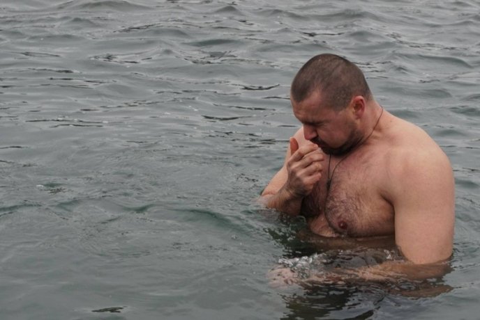 Як у Мукачеві на Водохреща у води Латориці занурювались – 12