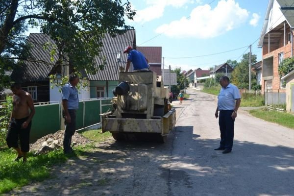 На Тячівщині триває будівництво автомобільних доріг, які з’єднають села – 06