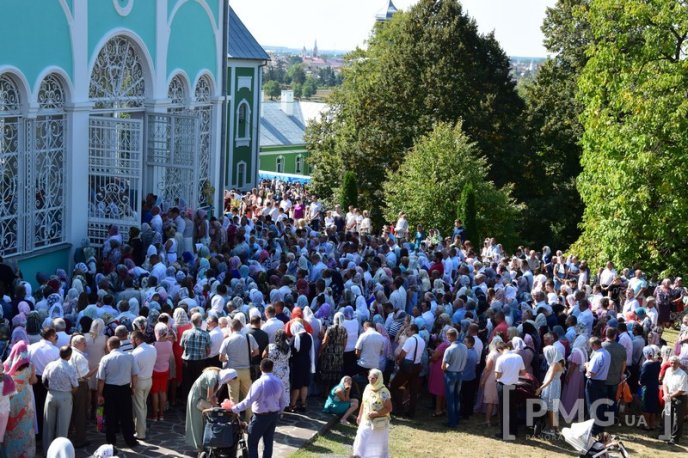 Мукачево святкує Успіння Пресвятої Богородиці: у монастирі – тисячі вірників – 02