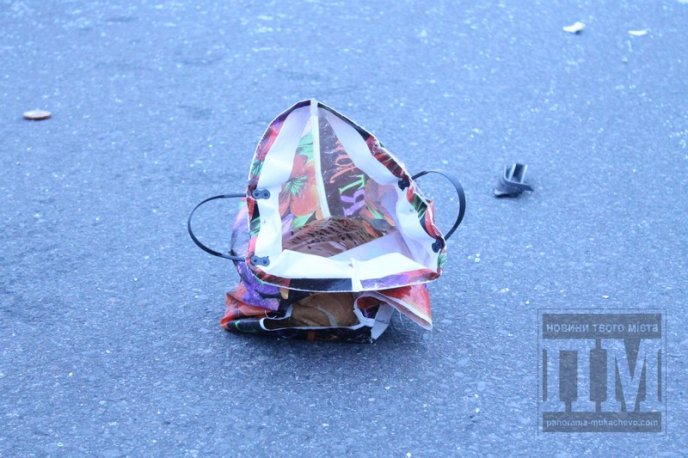 На машині, яка збила жінку біля Клячанова були сині номери, але відразу після ДТП їх зняли – очевидець (ФОТО) – 06