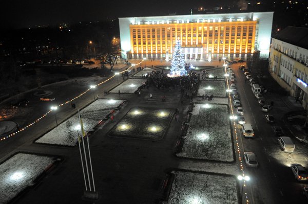 До свята Миколая запалала головна ялинка області (ФОТО) – 07