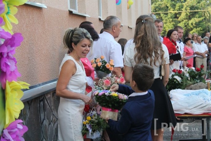 НВК "Гармонія" урочисто відзначила свято Першого вересня лінійкою у вишиванках – 33