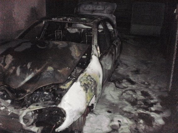 Поліція офіційно прокоментувала підпал автівки працівниці Ужгородської міськради та показала фото – 01
