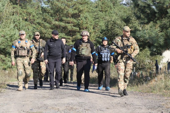 Масове поховання у Лимані: ексгумовано перші 20 тіл, серед них є діти – 02