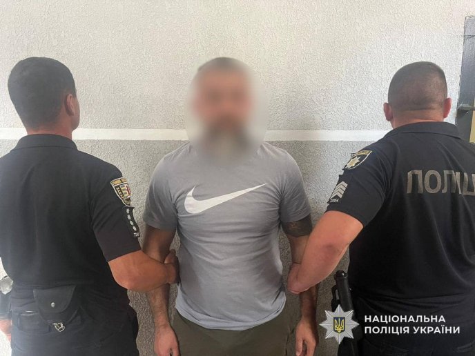 На Закарпатті виявили бусик, замаскований під «швидку», для перевезення чоловіків до кордону – 01 На Закарпатті виявили бусик, замаскований під «швидку», для перевезення чоловіків до кордону – 01
