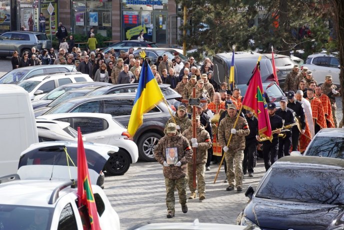 В обласному центрі провели в останню путь полеглого воїна – 02