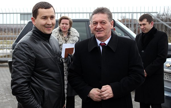 Олександру Ледиді показали як на Мукачівщині ковбаси роблять (ФОТО) – 01