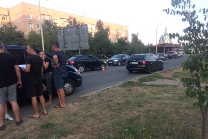 Потрійна ДТП в Ужгороді: один з водіїв втік з місця події – 02