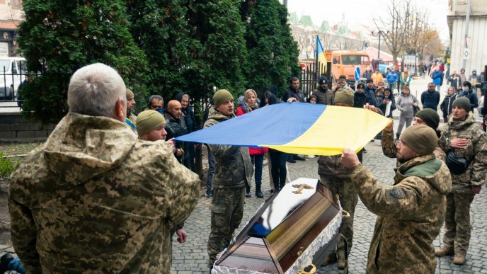 У Мукачеві провели в останню путь 35-річного Героя – 04