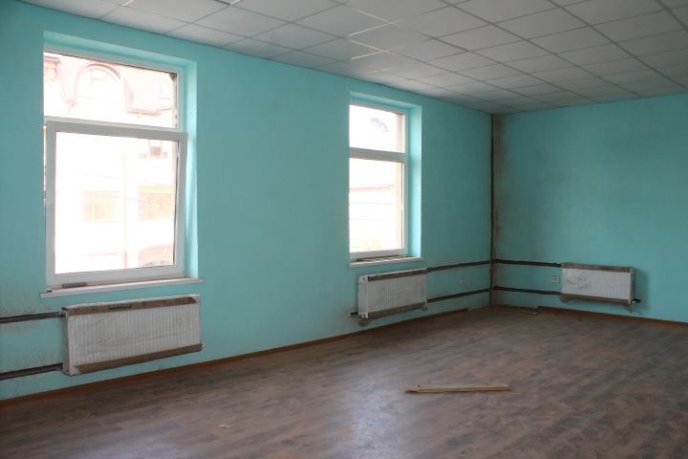 У Мукачеві триває реконструкція Будинку школярів – 13