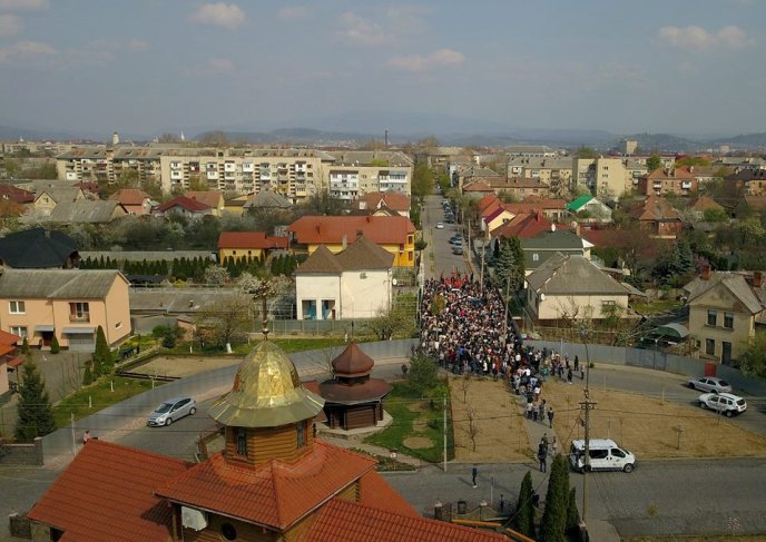 У Мукачеві віряни беруть участь у Хресній Ході – 03 У Мукачеві віряни беруть участь у Хресній Ході – 03
