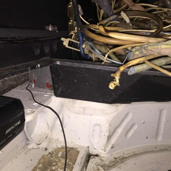 На Закарпатті СБУ попередила контрабанду комплектуючих до військової авіації – 05