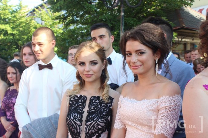 У Мукачеві нагородили випускників-медалістів – 17