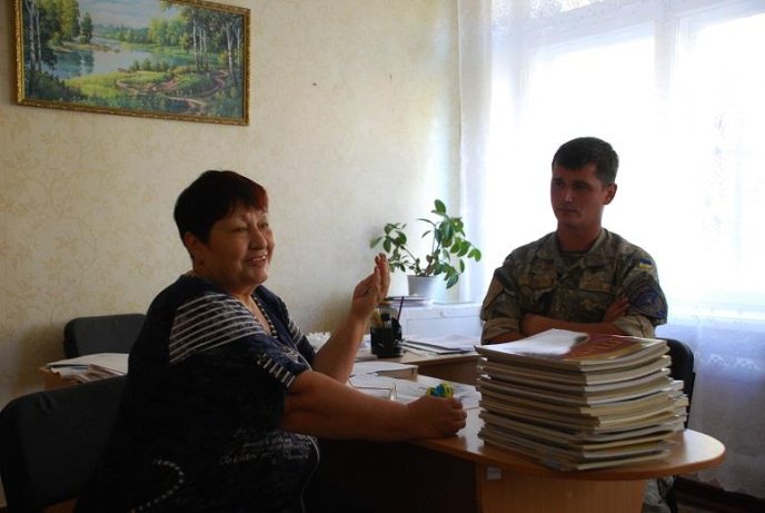 Військові 128-ої бригади подарували книги одній із сільських шкіл Луганщини – 03 Військові 128-ої бригади подарували книги одній із сільських шкіл Луганщини – 03