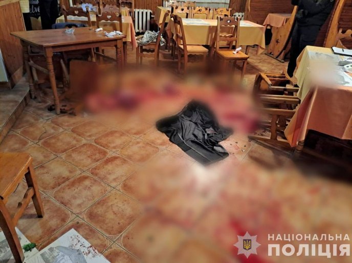 Наносив удари ножем та стільцем: поліцейські розповіли, що сталося на Закарпатті – 04 Наносив удари ножем та стільцем: поліцейські розповіли, що сталося на Закарпатті – 04