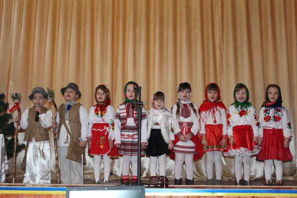 У Дубовому юні колядники з навколишніх сіл славили народження Ісуса Христа – 03