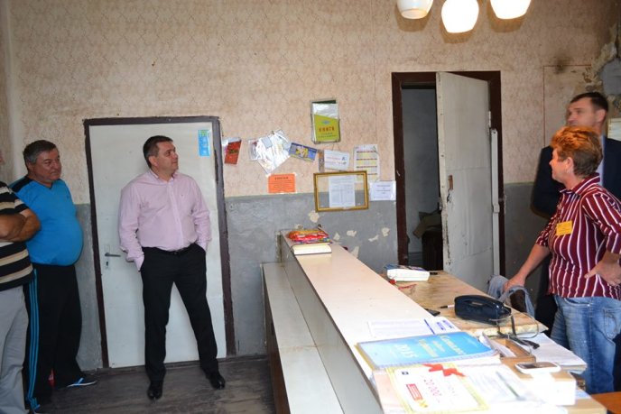 У селі Шом Берегівського району поштове відділення зв’язку перебуває у занедбаному стані – 08 У селі Шом Берегівського району поштове відділення зв’язку перебуває у занедбаному стані – 08