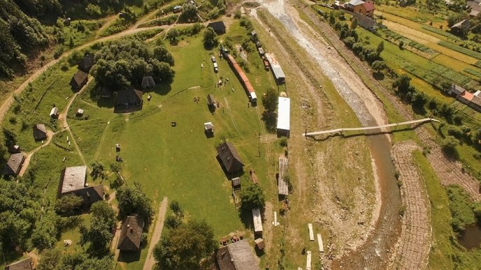 Озеро Синевир, село Колочава та гірський перевал у Карпатах показали з висоти пташиного польоту – 01