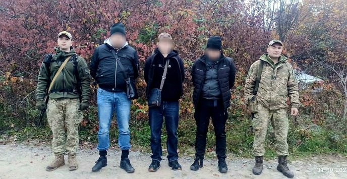 Троє чоловіків планували незаконно перетнути кордон – 01 В області затримали ухилянтів