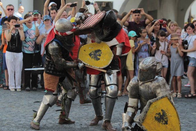 У Мукачеві влаштували реконструкцію весілля Ілони Зріні та Імре Текелі – 25