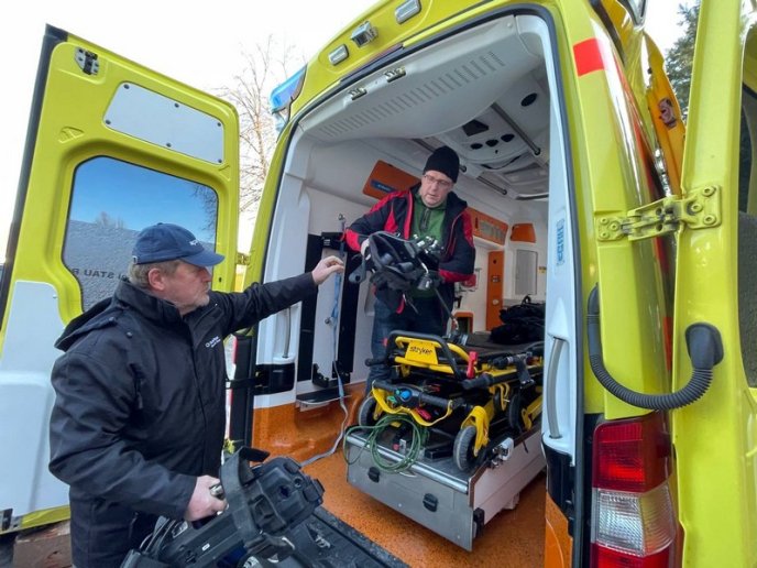 Реанімобіль та оснащення передав мукачівським медикам і рятувальникам керівник TUP GmbH – 07