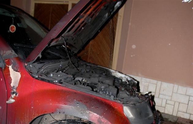 Цієї ночі у Досах спалили автомобіль начальнику ужгородського ВБНОН Василю Швардаку (ФОТО,ВІДЕО) – 03