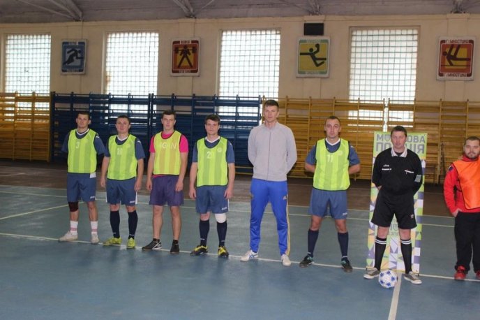 Патрульні поліцейські зійшлись у футбольному двобої із журналістами та громадськими активістами – 03