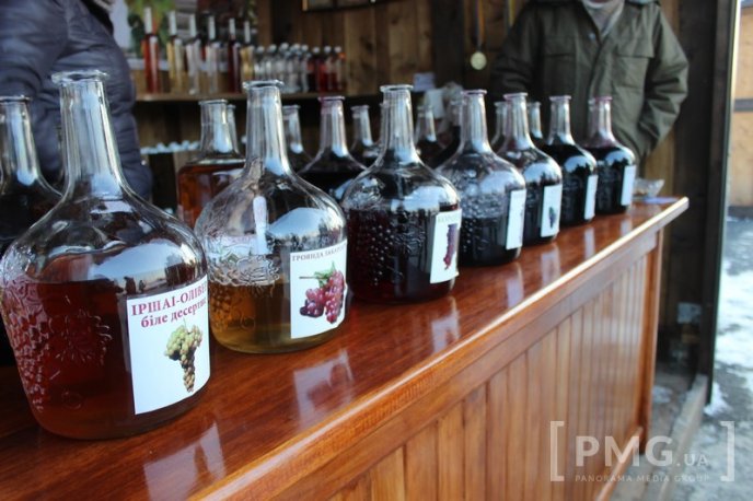 Сьогодні у Мукачеві стартував фестиваль "Червене вино" – 19