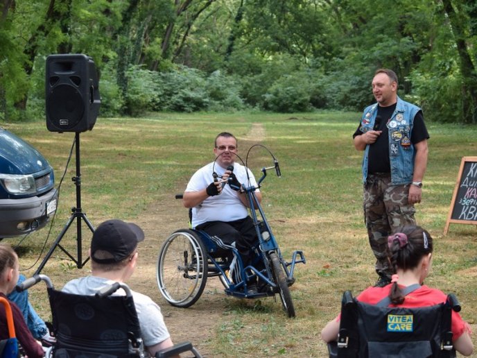 В Ужгороді провели благодійну акцію для осіб з інвалідністю – 02