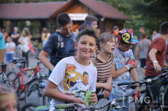 Миттєвості велозаїзду у Мукачеві: фоторепортаж із "Літньої зустрічі цімборів" – 46