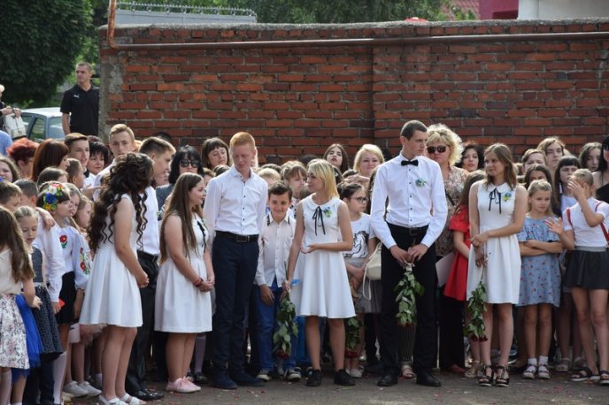 У школах Мукачева пролунав останній дзвінок – 34